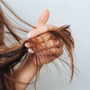 Comprendre la Porosité des Cheveux avant un Lissage